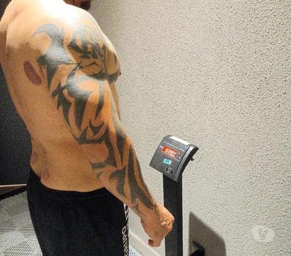 Homem procura Homem - Fotos para lutador tatuado