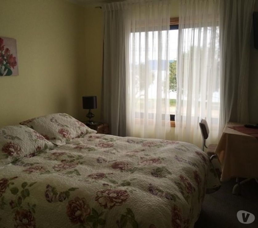 Bienes Raices Cautín Villarrica - Fotos de Vendo Hostal en Lican Ray frente a la playa