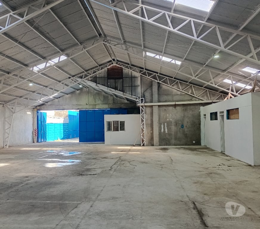 Arriendo bodegas Concepción Concepción - Fotos de Con oficinas, baños, instalaciones, estacionamiento