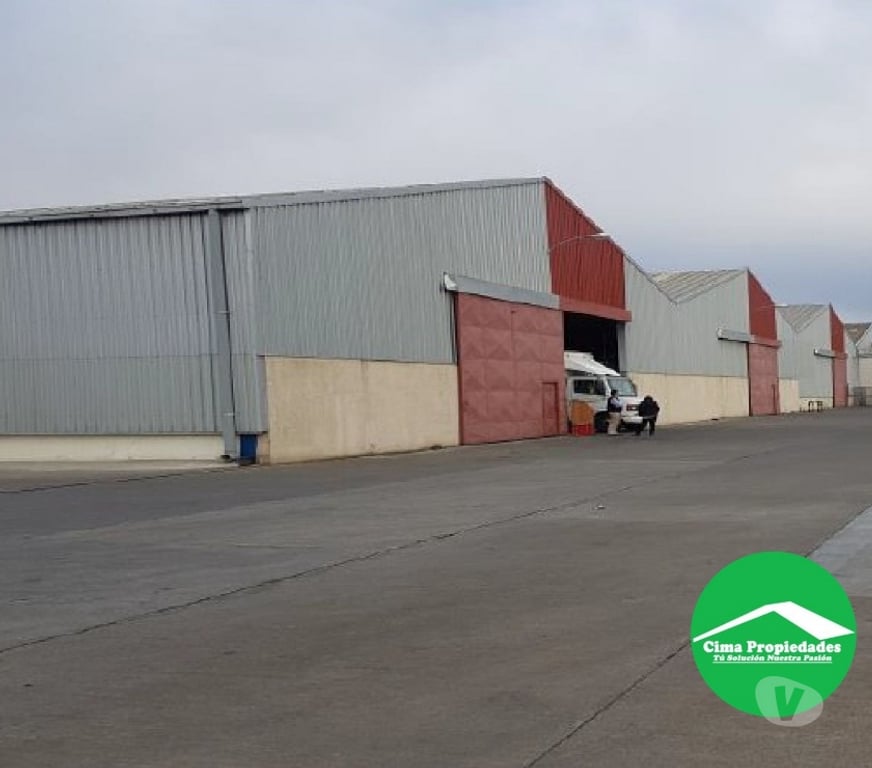 Arriendo bodegas Concepción Talcahuano - Fotos de Amplia Bodega con oficinas, baños e instalaciones.