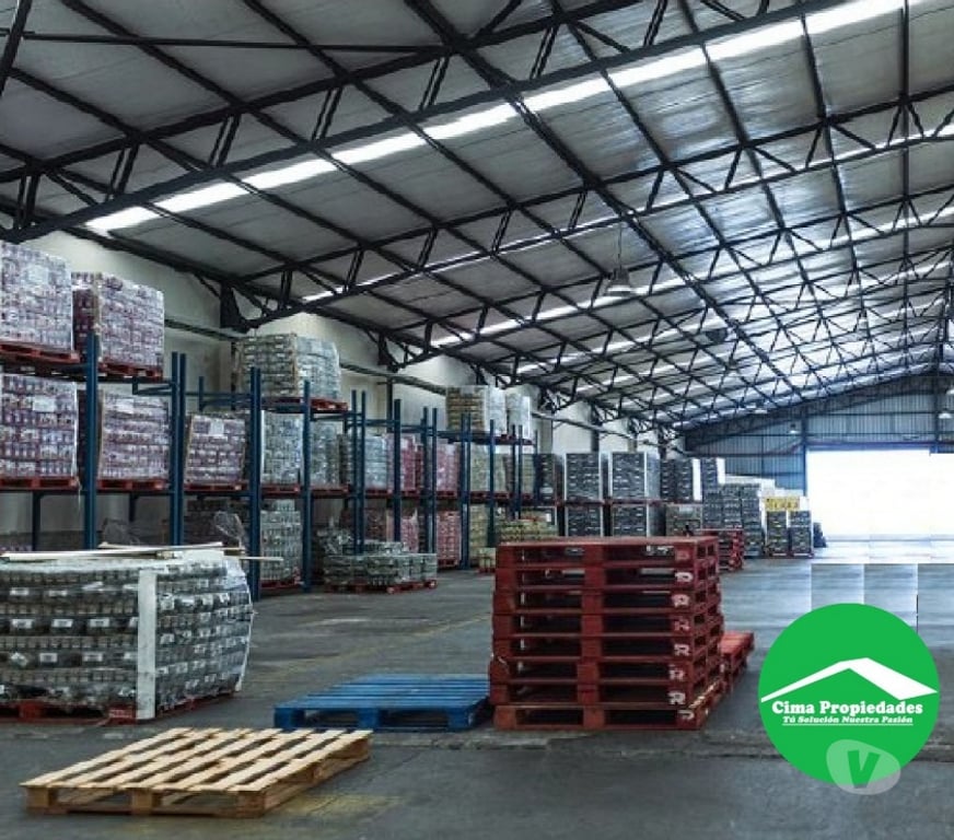 Arriendo bodegas Concepción Talcahuano - Fotos de Amplia Bodega con oficinas, baños e instalaciones.