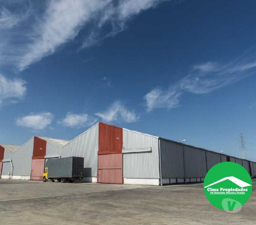 Arriendo bodegas Concepción Talcahuano - Fotos de Amplia Bodega con oficinas, baños e instalaciones.