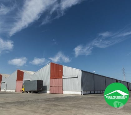 Bodega Talcahuano Concepción - Fotos de Amplia Bodega con oficinas, baños e instalaciones.