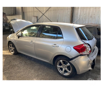 TOYOTA AURIS 1.6 2009. CHOCADO FUNCIONANDO y MOVIENDOSE