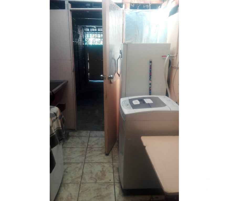 Arriendo de piezas Santiago La Florida - Fotos de PIEZA AMOBLADA SOLIDA 14 VICUÑA 3C DEL METRO