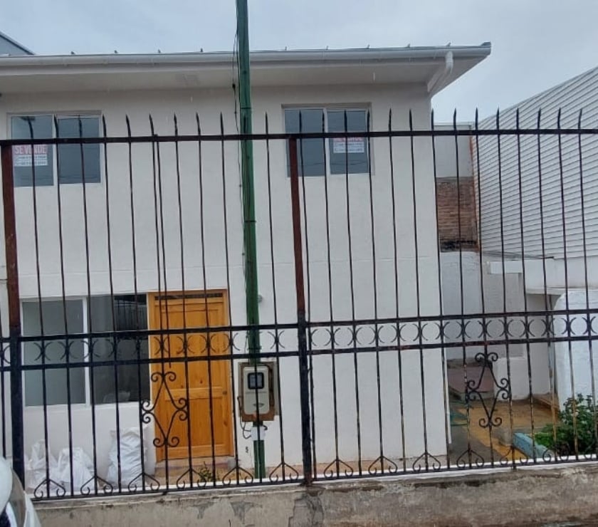 VENDO CASA 2 PISOS LINDA EN VIÑA DEL MAR $ 97.000.000.-