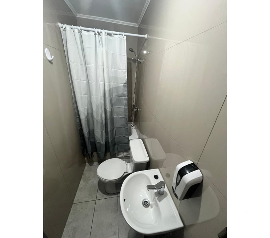 Arriendo de piezas Santiago La Florida - Fotos de Piezas, frente Metro Santa Julia