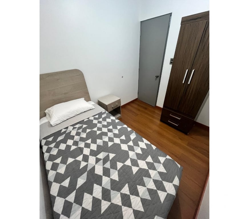 Arriendo de piezas Santiago La Florida - Fotos de Piezas, frente Metro Santa Julia