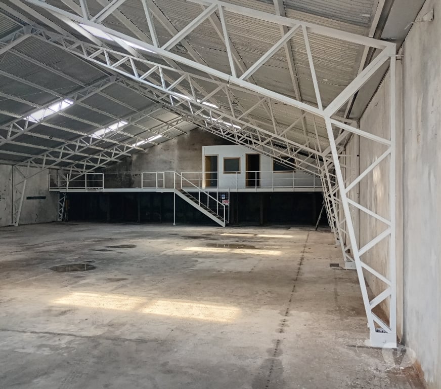 Arriendo bodegas Concepción Concepción - Fotos de Bien Ubicada, con oficinas, instalaciones, estacionamientos.
