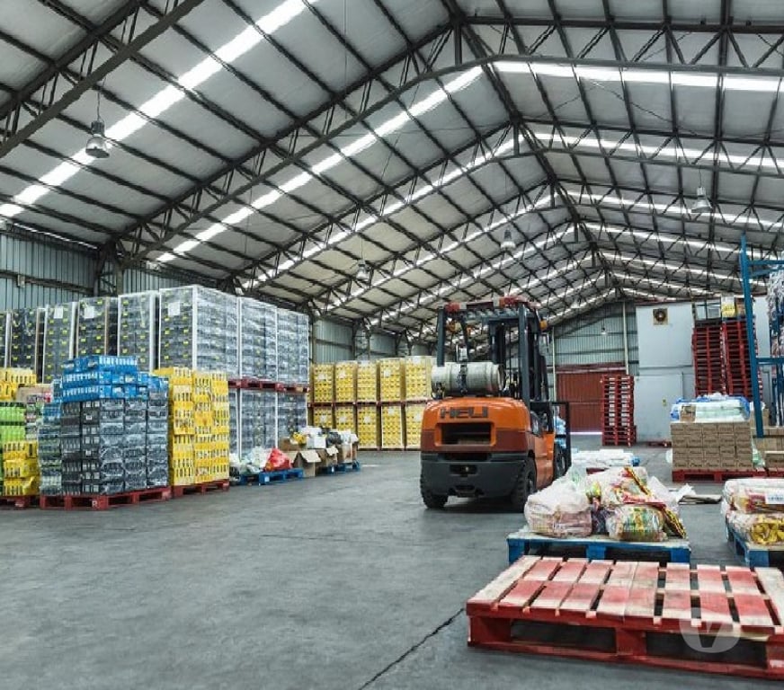 Arriendo bodegas Concepción Talcahuano - Fotos de Amplia Bodega con completas instalaciones, sector 4 Esquinas