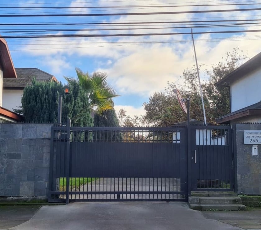 VENDO CASA EN CONDOMINIO LOS AROMOS