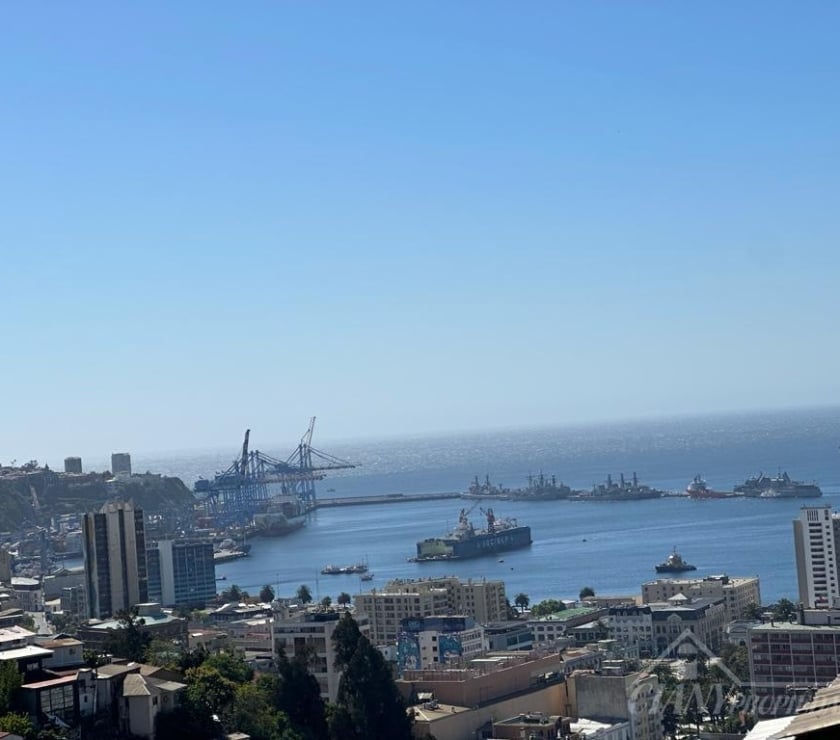 VENDO CASA PARA RECONSTRUIR CERRO MARIPOSA VALPARAISO