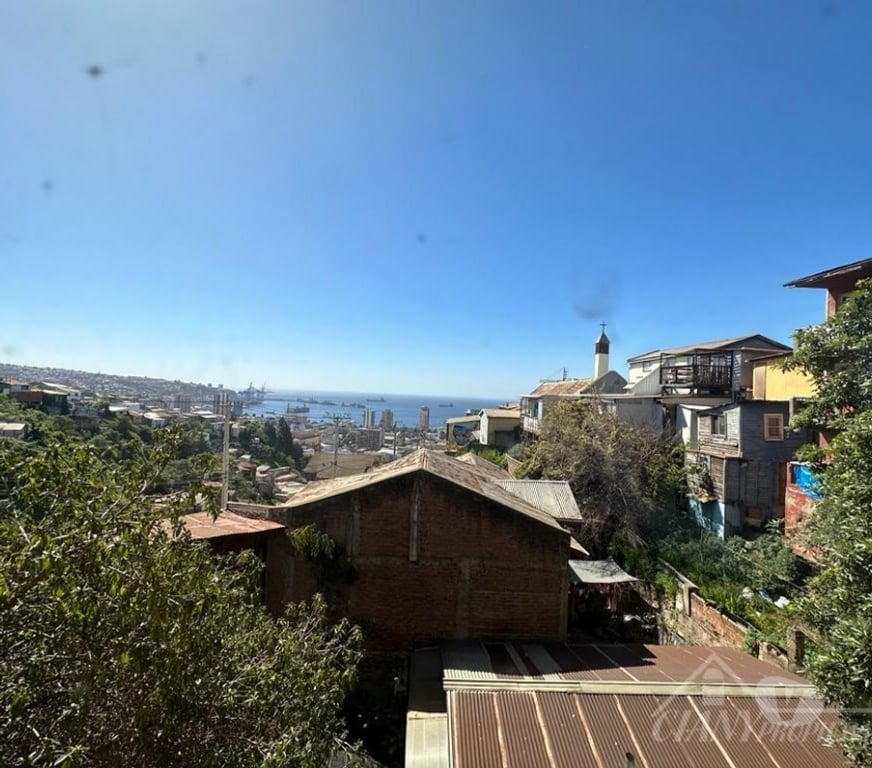 Bienes Raices Valparaíso Valparaíso - Fotos de VENDO CASA PARA RECONSTRUIR CERRO MARIPOSA VALPARAISO