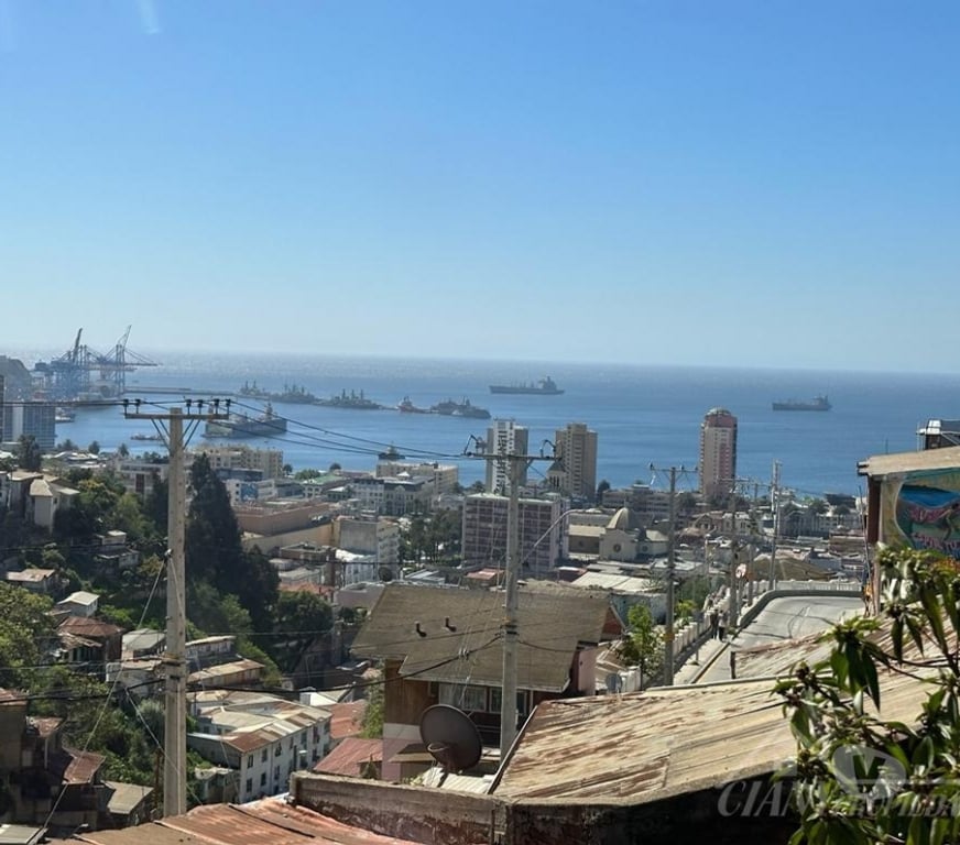 Bienes Raices Valparaíso Valparaíso - Fotos de VENDO CASA PARA RECONSTRUIR CERRO MARIPOSA VALPARAISO