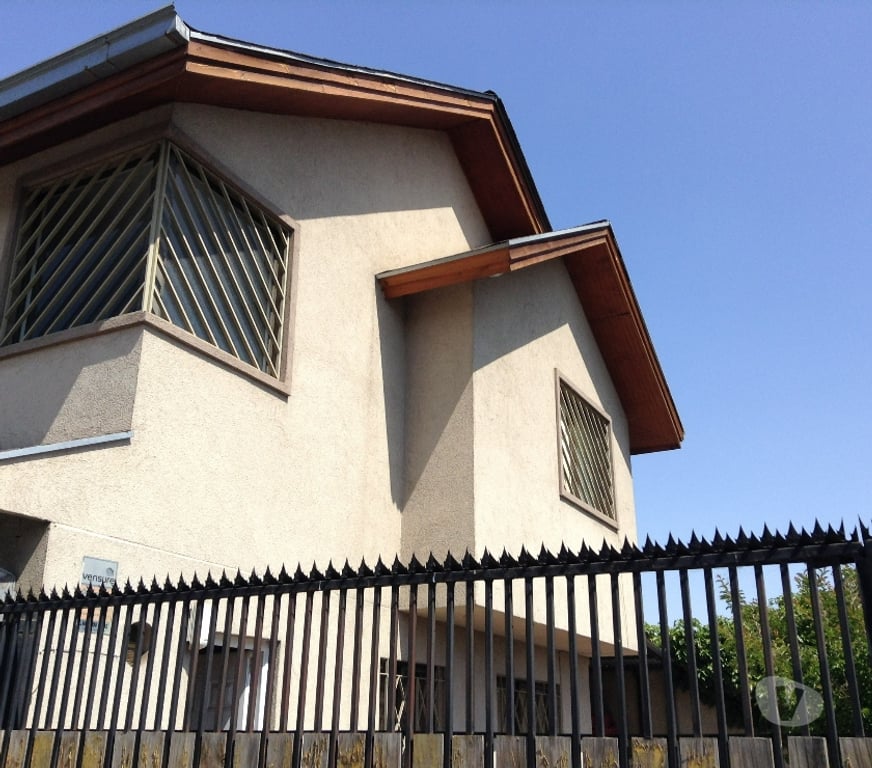 Bienes Raices Santiago Peñalolén - Fotos de Casa con Patente Comercial en Venta