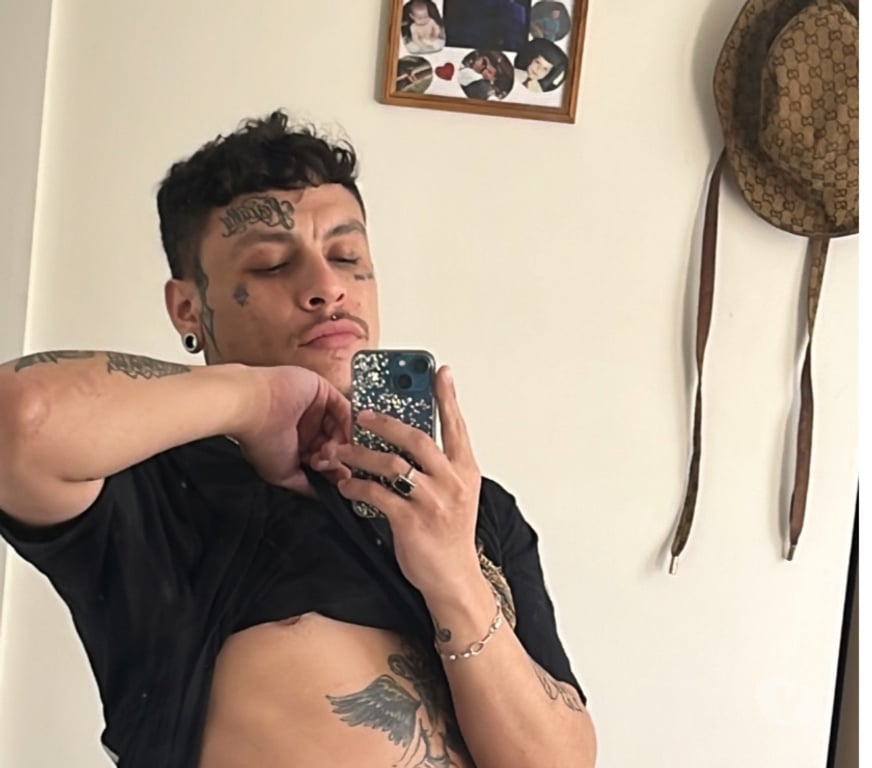 Escorts Gay - Travestis Santiago Estación Central - Fotos de Bastian tatuado dotado pasivo jugueton