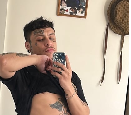 Escorts Gay - Travestis Estación Central Santiago - Fotos de Bastian tatuado dotado pasivo jugueton