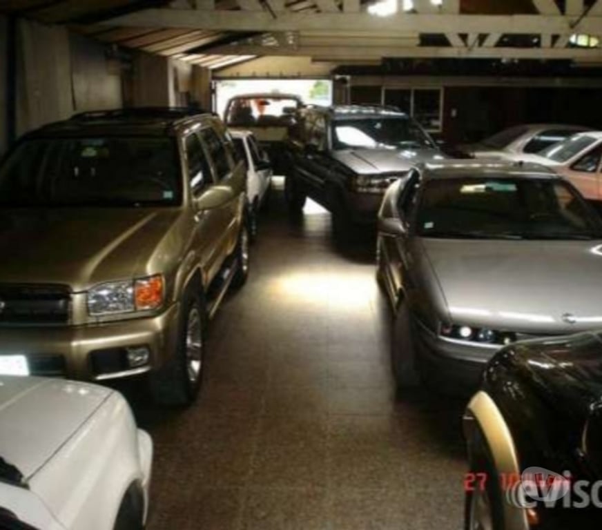Locales Commerciales en Arriendo Santiago Santiago - Fotos de Dueño Vende no arrienda Garaje de 240mt con patente.