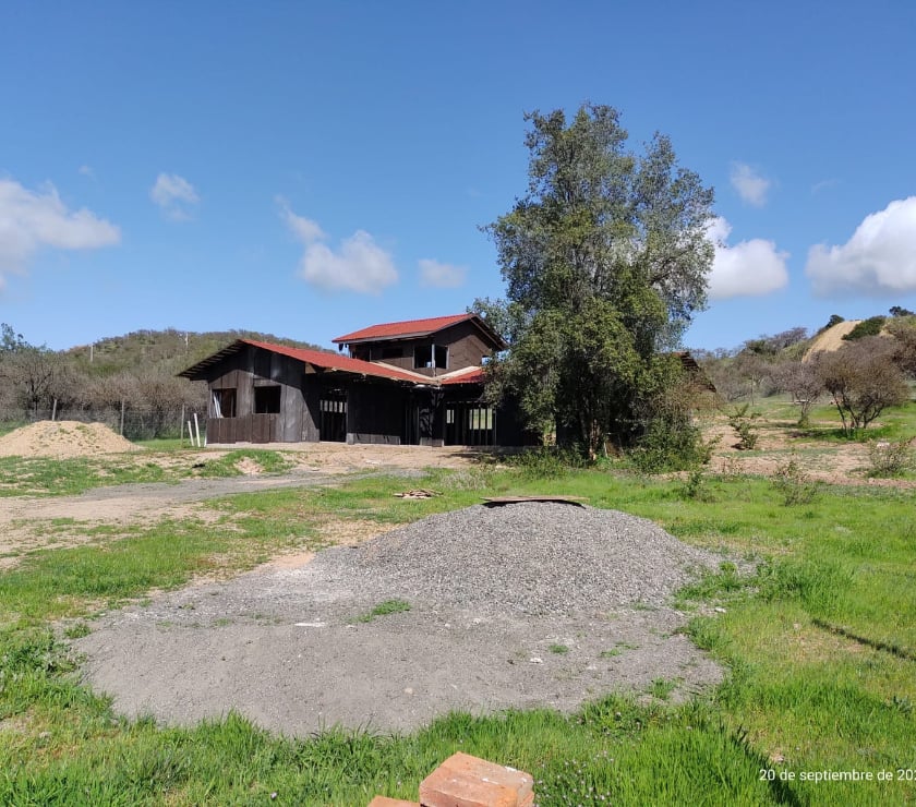 Parcela Rapel 5000 m. con casa medio construir