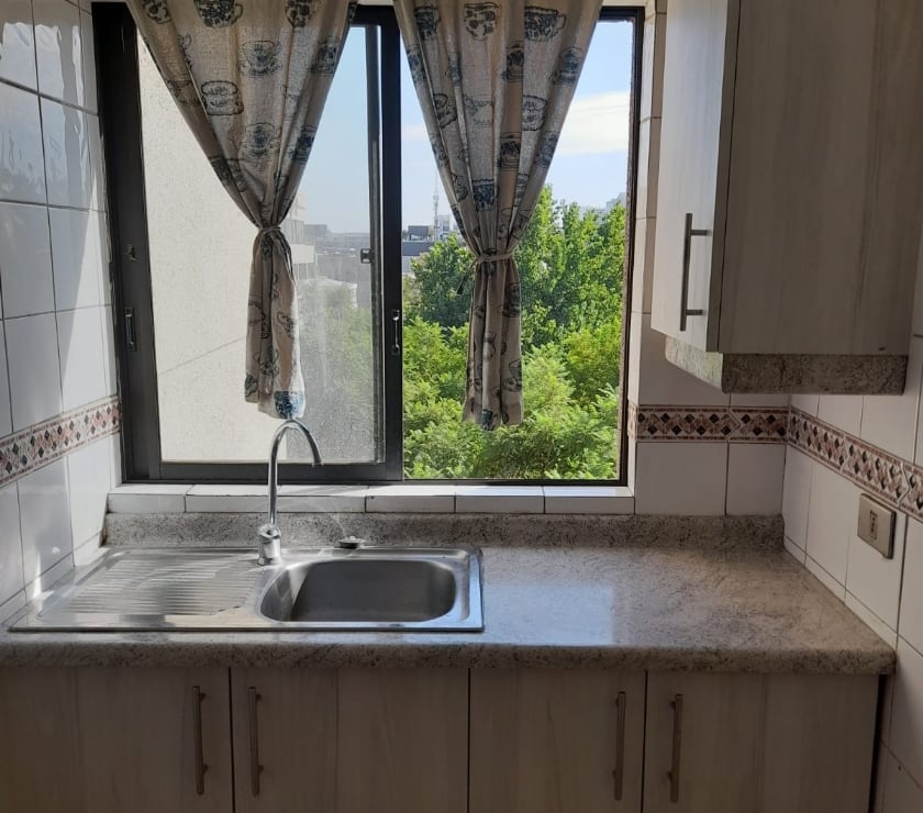 $ 350.000 ARRIENDO depto 2 dorm. Metro Toesca.