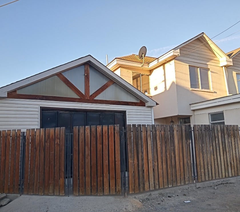 EN ARRIENDO AMPLIA Y LINDA CASA EN VALLENAR.
