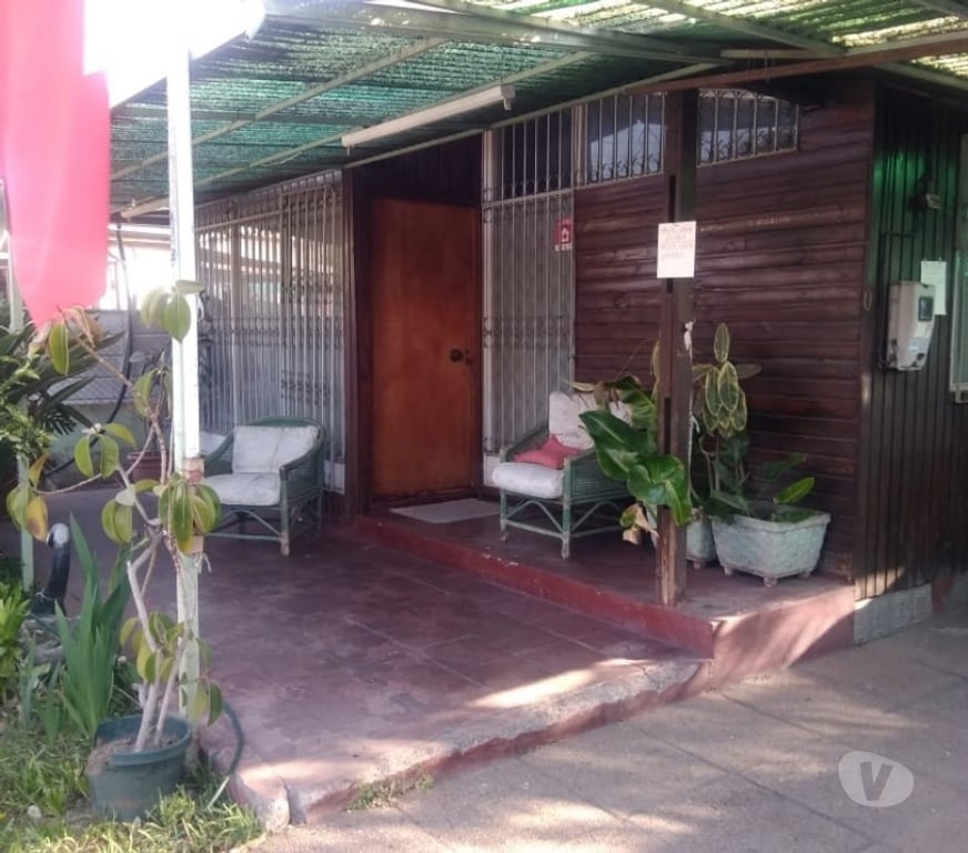 Bienes Raices Santiago La Florida - Fotos de Casa con buenos accesos de colegio, comerciales y de salud