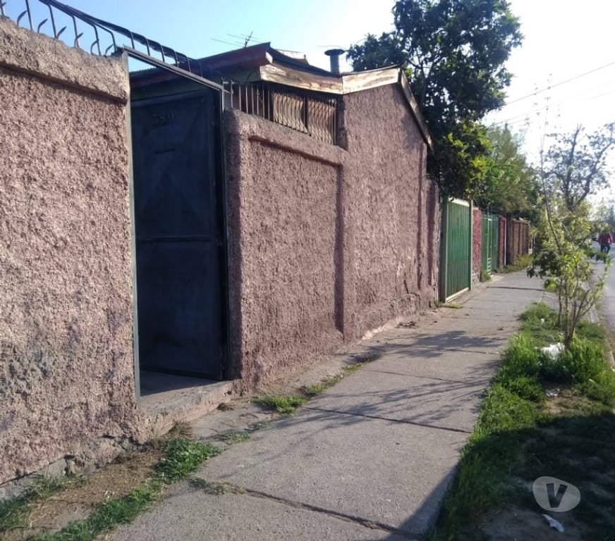 Bienes Raices Santiago La Florida - Fotos de Casa con buenos accesos de colegio, comerciales y de salud