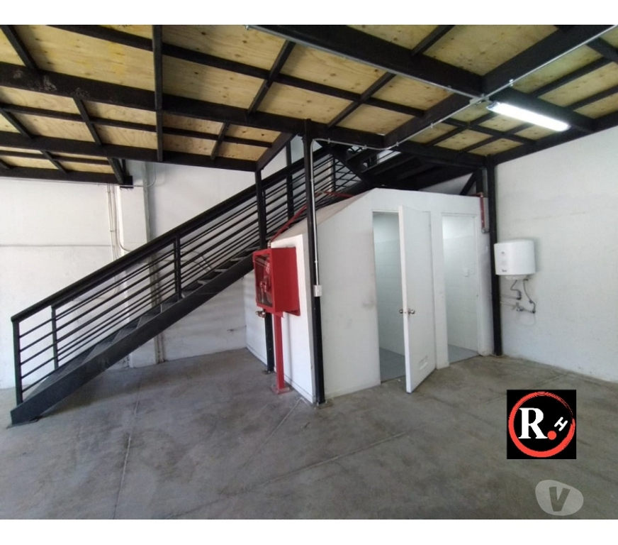 Arriendo bodegas Santiago Renca - Fotos de Arriendo Bodega 3 Niveles con Jaulas de Seguridad en Renca
