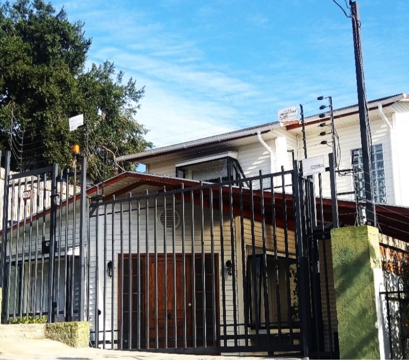 PROPIEDAD DE DOS PISOS A PASOS DEL CENTRO QUILPUE