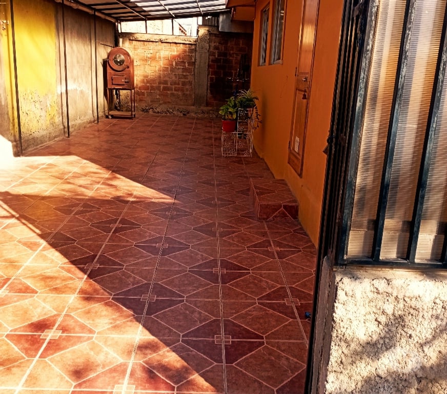 Bienes Raices Valparaíso Quilpué - Fotos de CASA INDEPENDIENTE DE UN PISO BELLOTO CENTRO