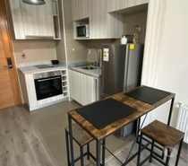 Pieza con cocina y baño Metro los leones $200.000.