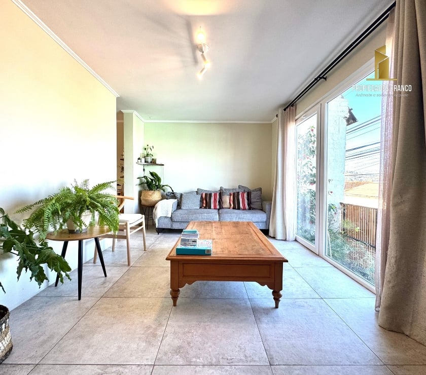 VIÑA VENDE IMPECABLE CASA 3D 1B REMODELADA SANTA INES