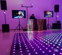 Amplificación, iluminación, Djs