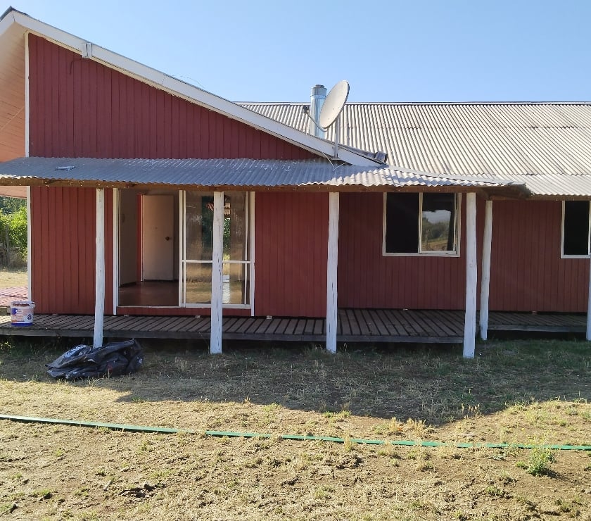 Parcela con casa 4 dormitorios y piscina