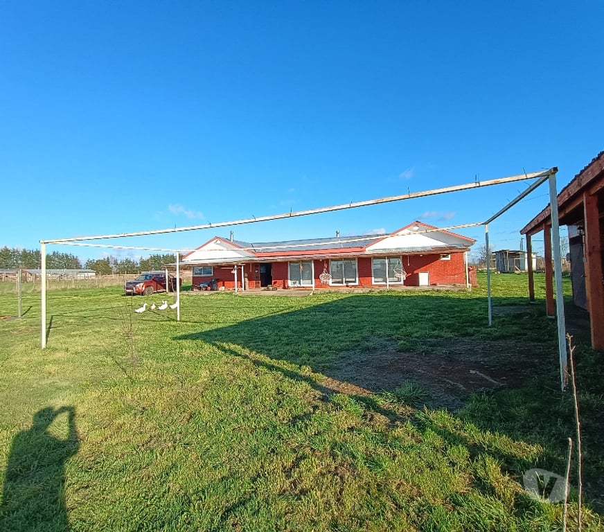 Bienes Raices Cautín Padre Las Casa - Fotos de Hermosa parcela con casa y piscina, galpón y bodegas