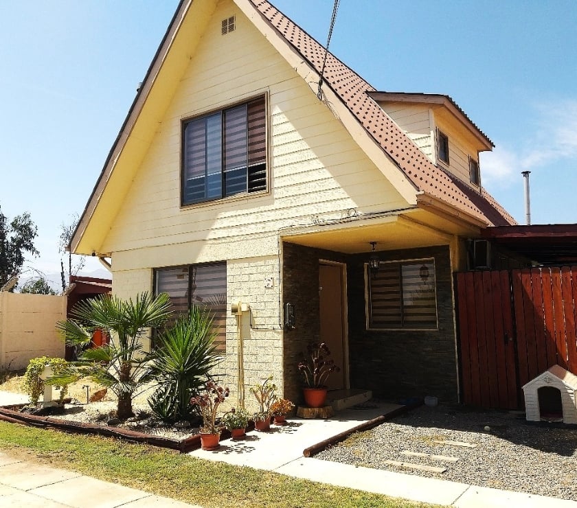 CASA INDEPENDIENTE DE DOS PISOS EN CONDOMINIO PEÑABLANCA