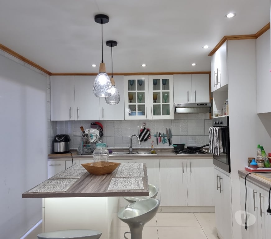 Bienes Raices Valparaíso Quilpué - Fotos de CASA DE DOS PISOS, A PASOS DE AVENIDA PR