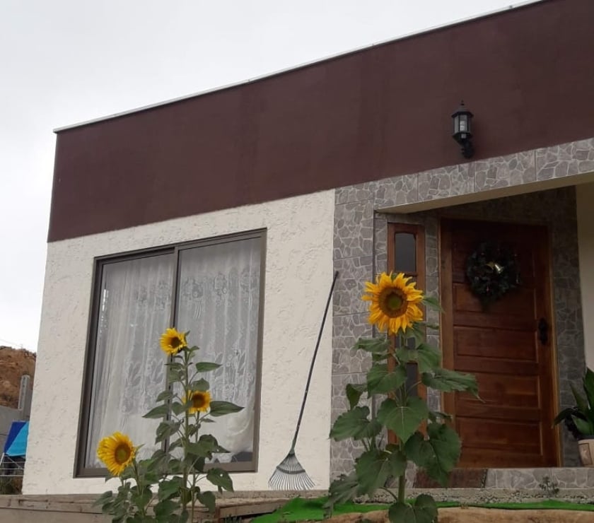 CASA CON GRAN TERRENO, EXCELENTE UBICACIÓN QUILPUE