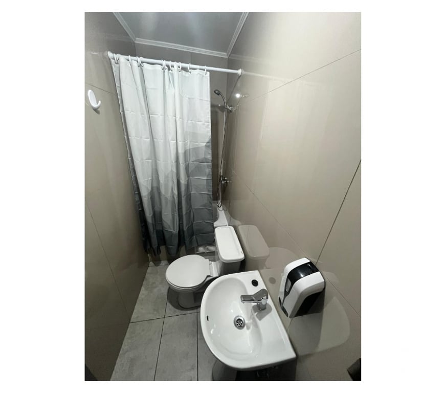 Arriendo de piezas Santiago La Florida - Fotos de Pieza, frente Metro Santa Julia