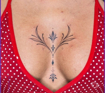 Tatuador. Cambio tattoo por encuentro con chica decidida...