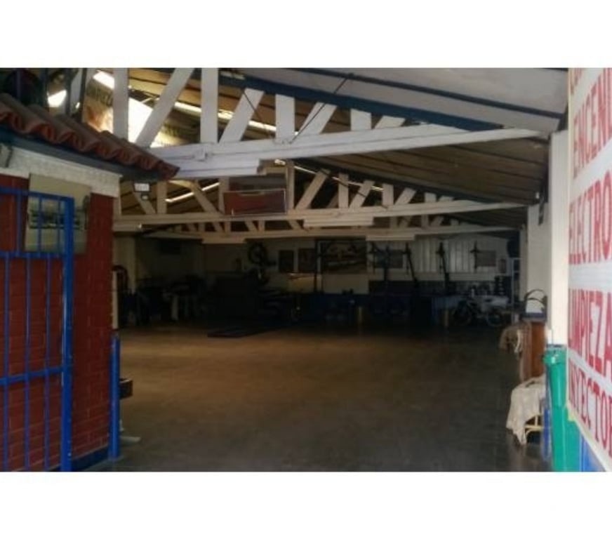 Arriendo bodegas Santiago Santiago - Fotos de Dueño Vende no arrienda Garaje de 240mt impecable.