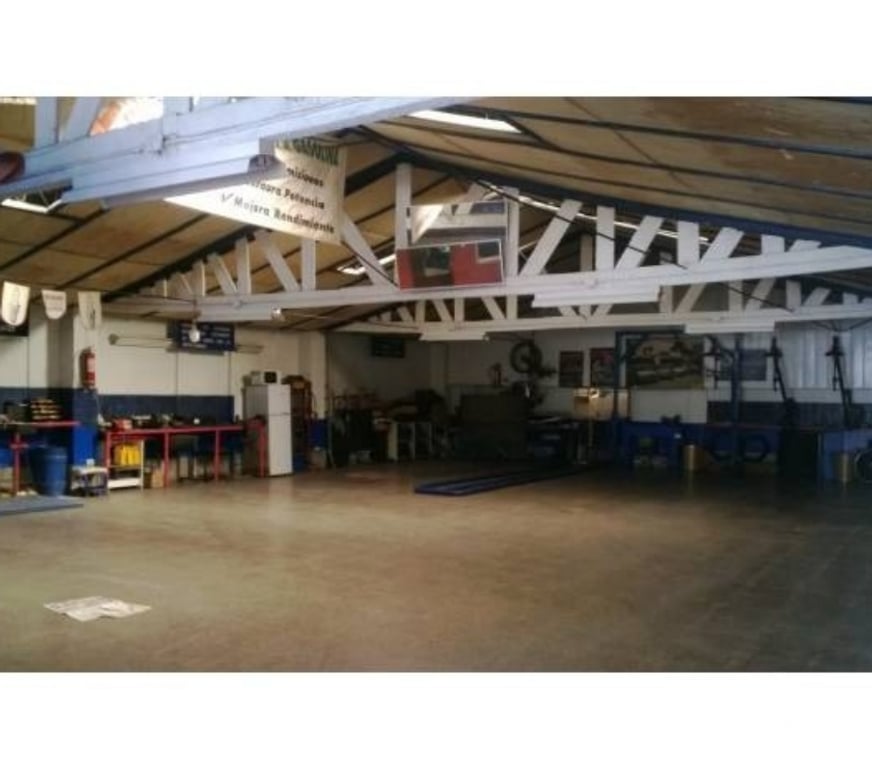 Arriendo bodegas Santiago Santiago - Fotos de Dueño Vende no arrienda Garaje de 240mt impecable.