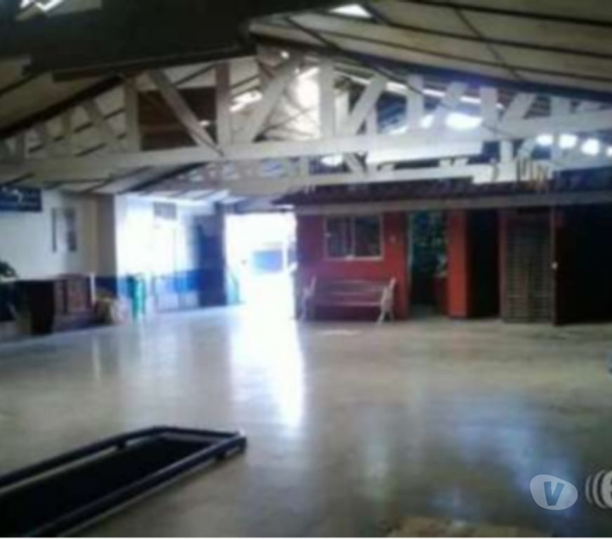 Arriendo bodegas Santiago Santiago - Fotos de Dueño Vende no arrienda Garaje de 240mt impecable.