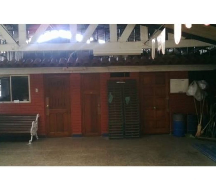 Arriendo bodegas Santiago Santiago - Fotos de Dueño Vende no arrienda Garaje de 240mt impecable.