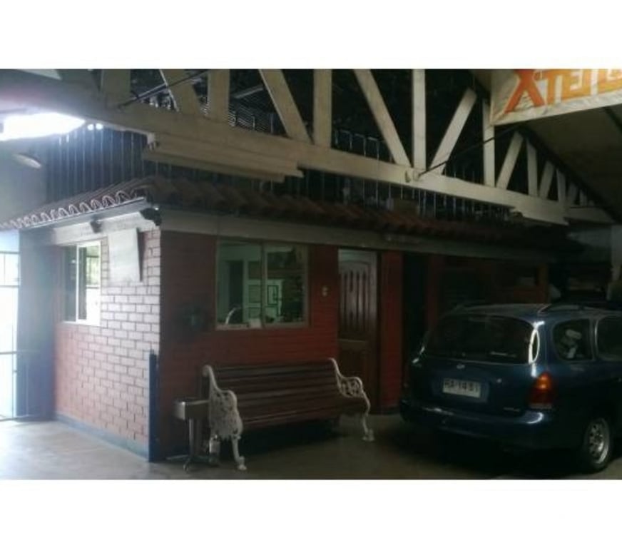 Arriendo bodegas Santiago Santiago - Fotos de Dueño Vende no arrienda Garaje de 240mt impecable.