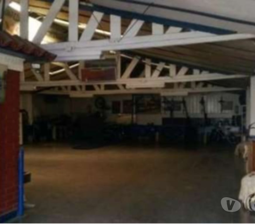 Arriendo bodegas Santiago Santiago - Fotos de Dueño Vende no arrienda Garaje de 240mt impecable.