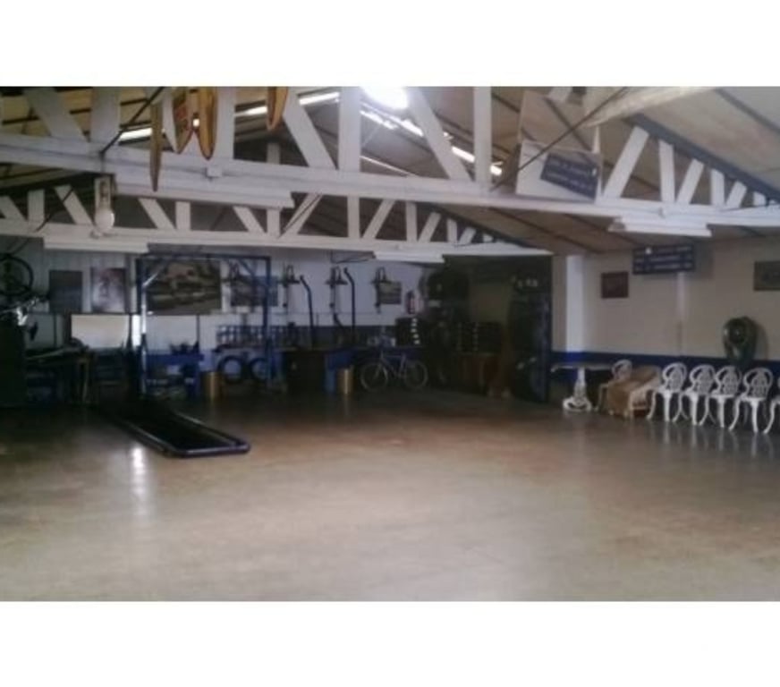 Arriendo bodegas Santiago Santiago - Fotos de Dueño Vende no arrienda Garaje de 240mt impecable.