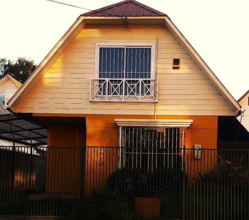 CASA DE DOS PISOS INDEPENDIENTE BARRIO NORTE
