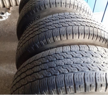 Repuestos para Autos Santiago Santiago - Fotos de 4 neumáticos Toyo 245-65-R17 impecables.